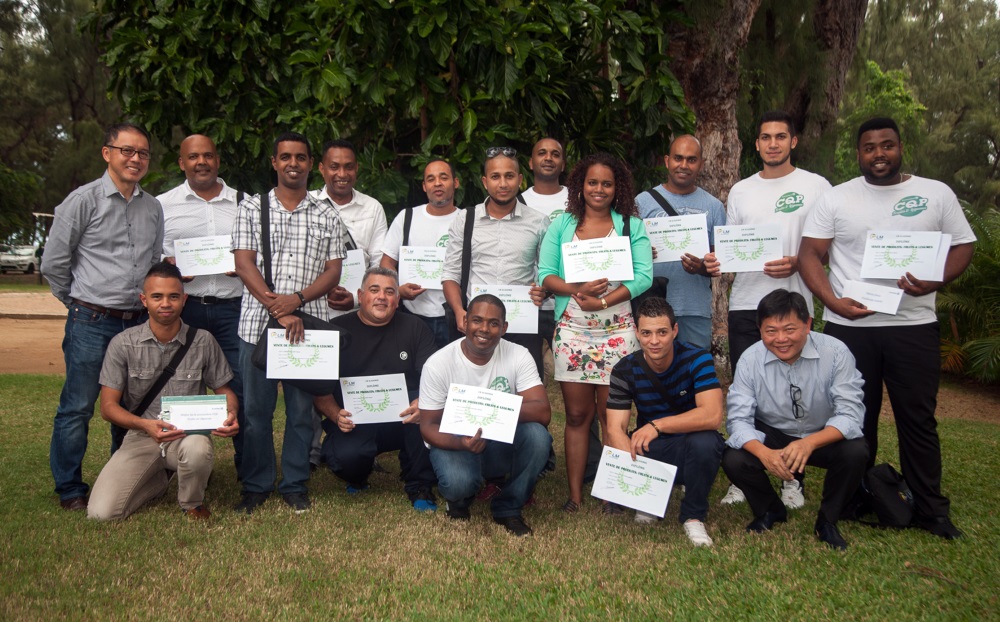 Après 9 mois de formation, nos 14 collaborateurs ont tous reçu leur Certificat de Qualification Professionnelle Fruits et Légumes. Bravo à eux  ! 